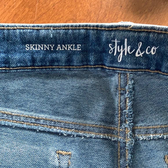 Style & Co skinny high rise distressed jeans. - Picture 4 of 6